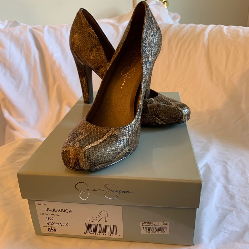 EUC Jessica Simpson Jessica snake print pump
